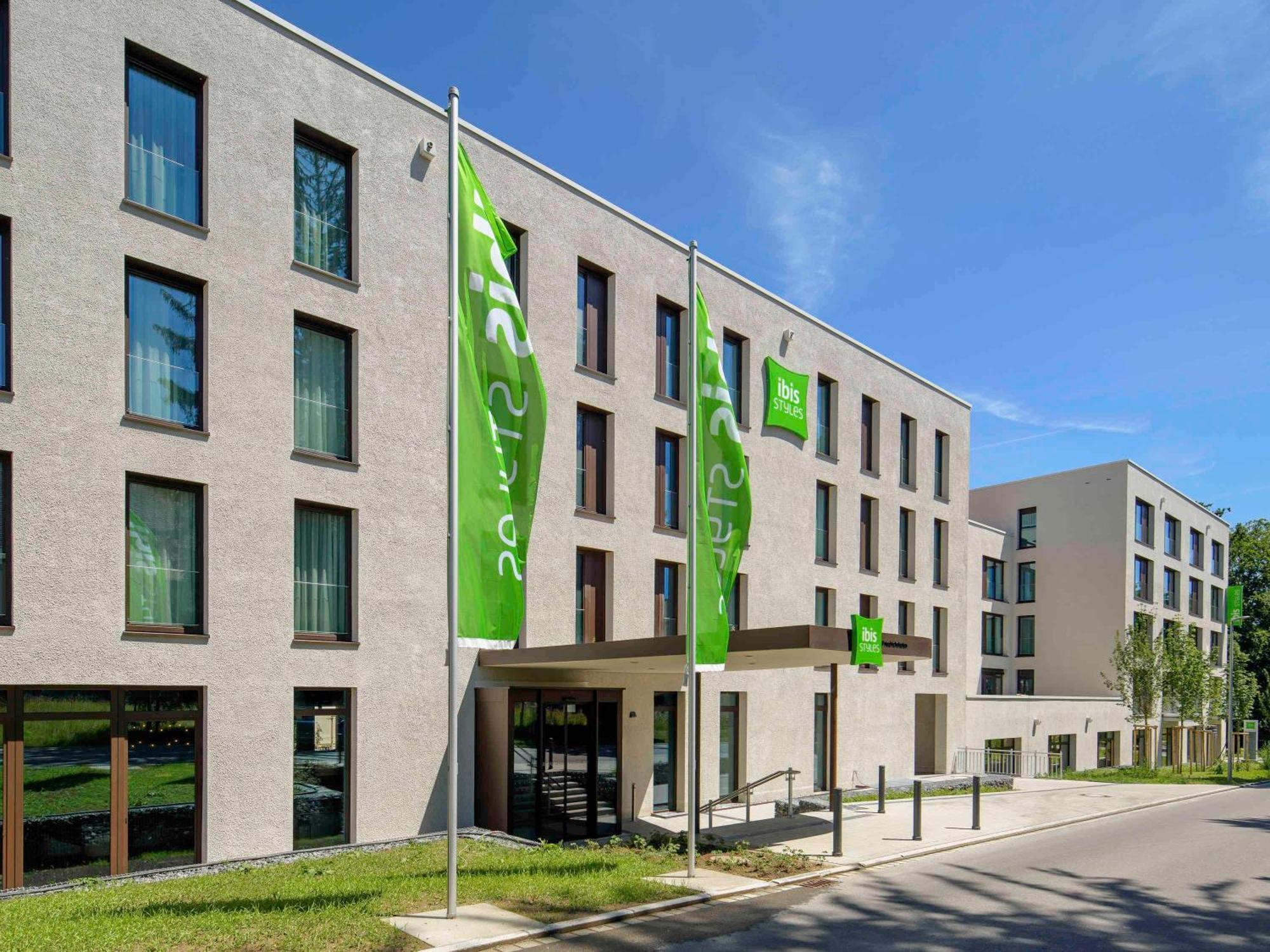 Hotel Ibis Styles FDH Exterior foto